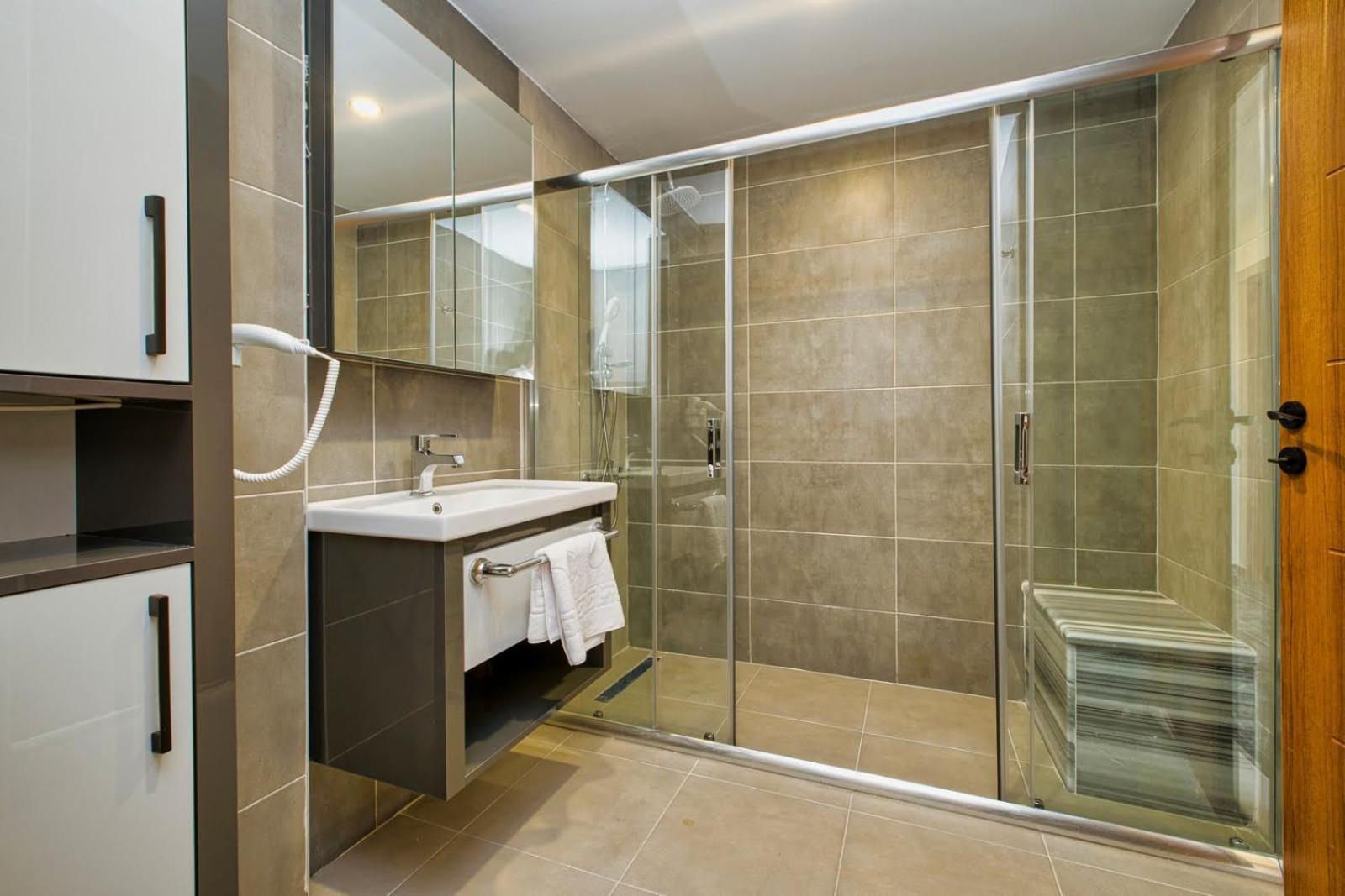 Laristone Suite Spa Hotel Aksu  Buitenkant foto